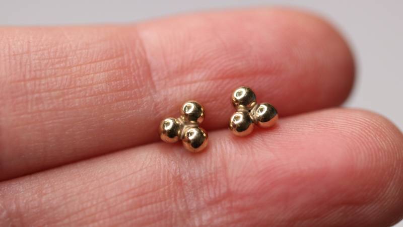 Goldfilled Dreikugel Ohrstecker, Goldfill Mini Dreieck Piersing , Piercing, Trend, Tiny, Point Goldfilled Dreikugel Ohrstecker, Goldfill Mini Dreieck Piersing , Piercing, Trend, Tiny, Point von Engalinia