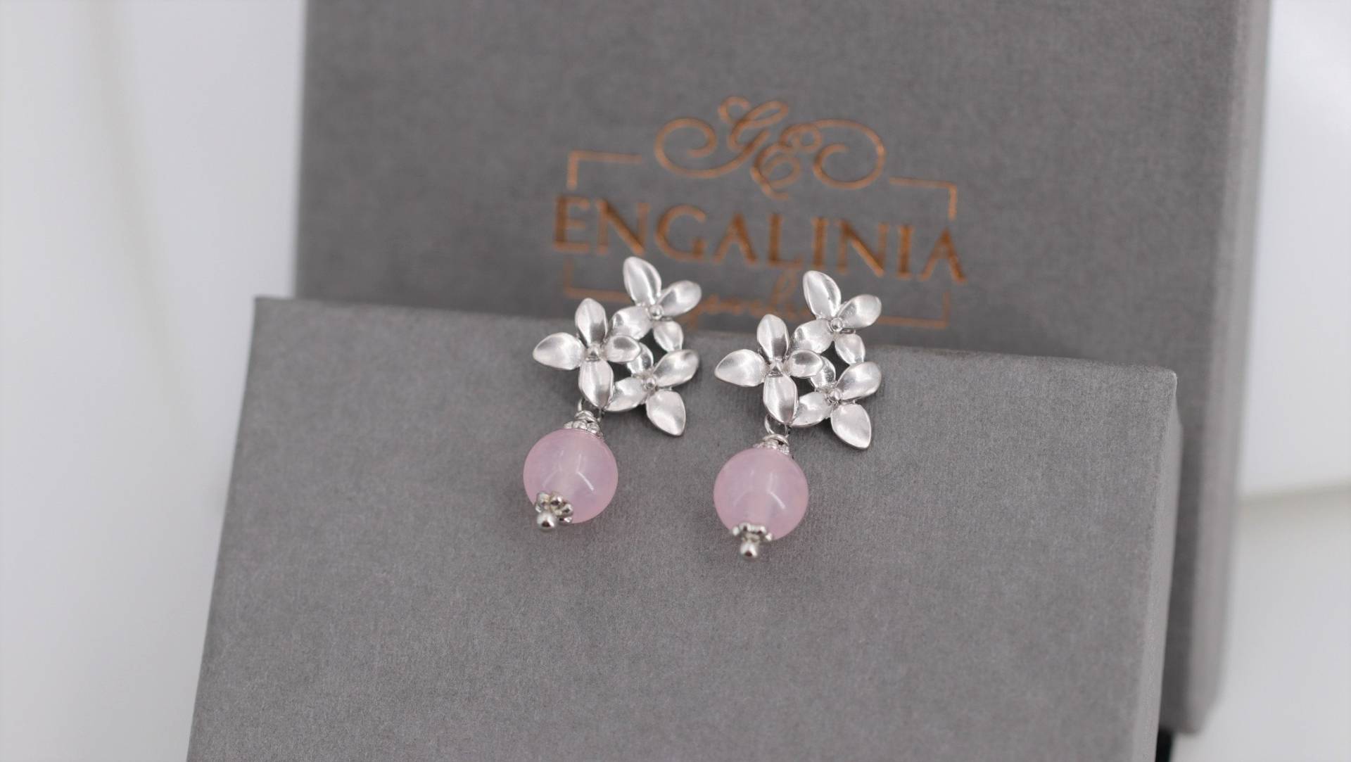 Matt Silber Ohrstecker, Rosa Chalcedon, Rosa, Quarz Ohrringe, Brautohrringe, Hochzeitsschmuck, Sakura, Kirschblüte von Engalinia