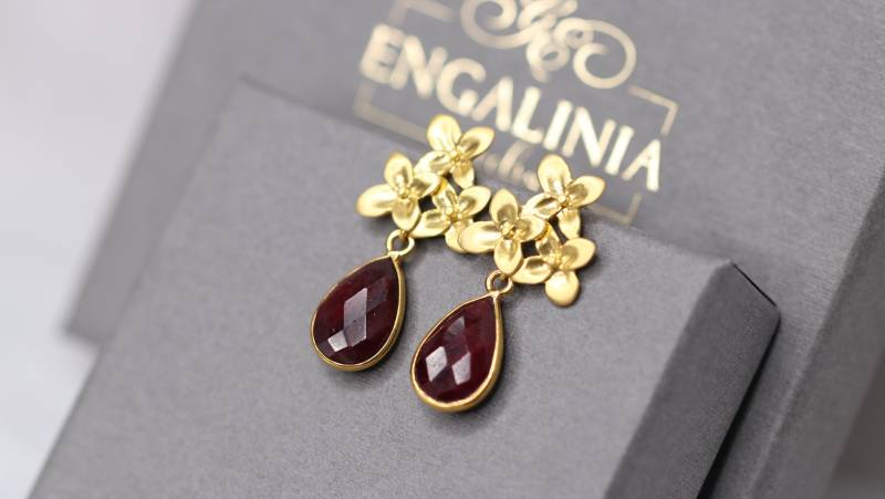 Ohrstecker Gold, Weinrot Rubin, Granat Ohrringe, Kirschblüte Stecker, Brautohrringe, Hochzeitsschmuck, Feiner Schmuck, Sakura von Engalinia