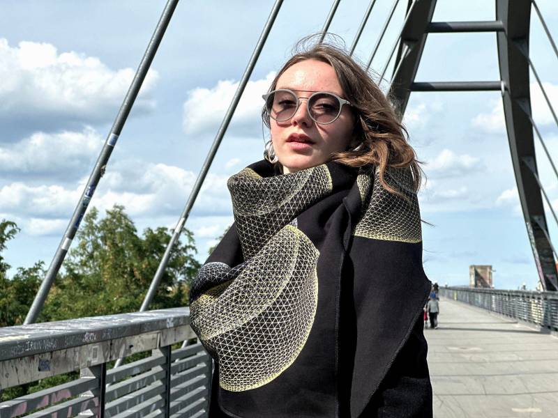 Designer Dreieckstuch Schwarz Gold Silber Frühling Handgesiebdruckt Kombinierbar Baumwollsweat Kuschelig Schultertuch Multifunktional Xl von Engelbrotmode