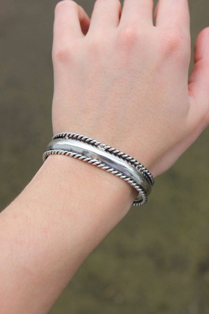 Gebrauchter, Gewölbter Armreif Aus Sterlingsilber von EngelsTradingCo