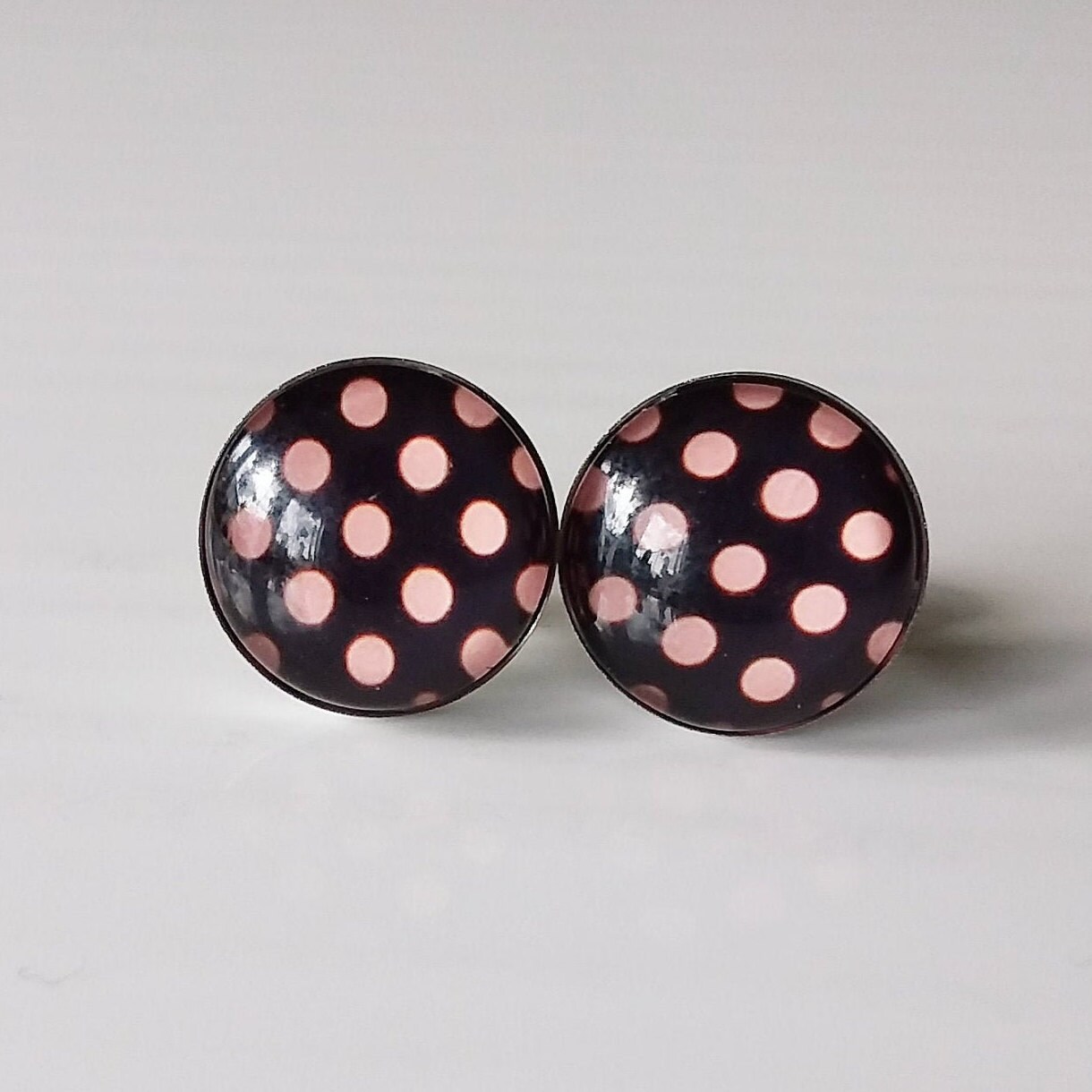 Ohrstecker Punkte , Rockabilly Ohrringe, Cabochon Ohrringe, Rosa, Dots, Polkadots , Edelstahl , Stainless Steel, Gepunktet Ohrstecker Punkte , Rockabilly Ohrringe, Cabochon Ohrringe, Rosa, Dots, Polkadots , Edelstahl , Stainless Steel, Gepunktet von Engelswunsch