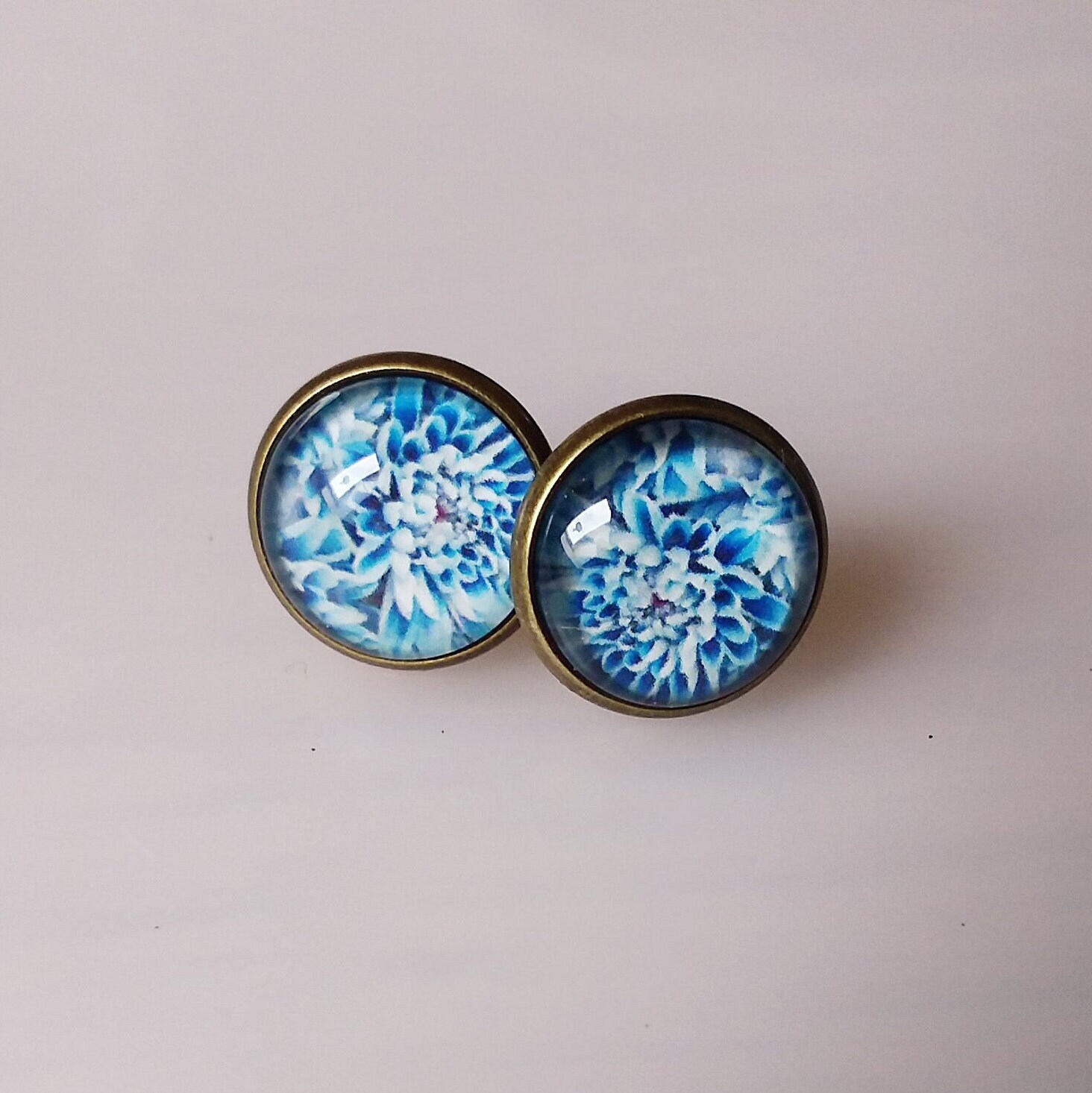 Ohrstecker Vintage Blüte Blume Blau, Cabochon Ohrringe , Messing Antik , Boho von Engelswunsch