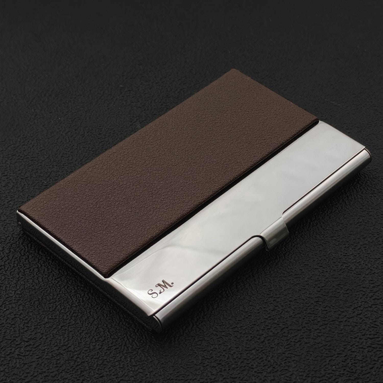 Personalisierter Visitenkartenhalter - Handgeschriebenes Logo Oder Text Lasergraviertes Kunstleder 12 Farboptionen von EngraveGift