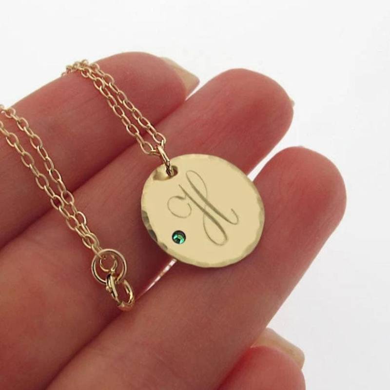 Gold Initial Halskette Buchstabe Anhänger Personalisierter Schmuck Fille Disc Monogramm 15 Mm Charme Weihnachten, Geburtstagsgeschenk Für Sie von EngravedJewelry