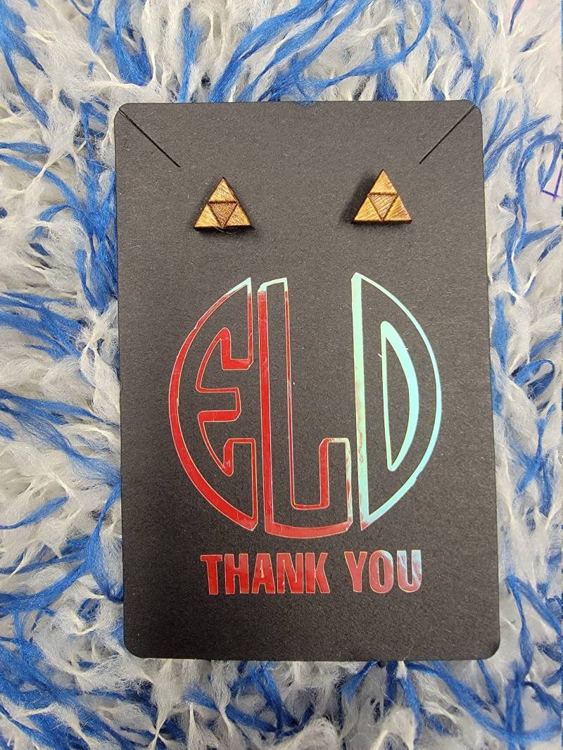 Triforce Tri Force Holzohrstecker, Holzohrringe, Unisex-Ohrringe, Benutzerdefinierte Holz, Holzpfostenohrringe, Naturholz Triforce Tri Force Holzohrstecker, Holzohrringe, Unisex-Ohrringe, Benutzerdefinierte Holz, Holzpfostenohrringe, Naturholz von EngravedLaserDesigns