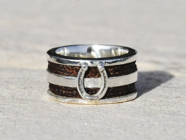 Benutzerdefinierte Pferdehaar Ring, Sterling Silber Pferd Haarring, Hufeisen Ring, Haustierfell Ring, Asche Ring, Gedenkring von Enigmahorse