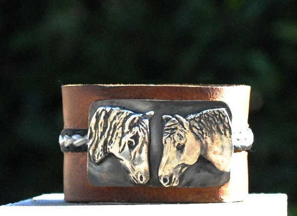 Benutzerdefinierte Rosshaar/Lederarmband, Sterling Silber Custom Pferdeköpfe Aus Ihren Eigenen Fotos, Leder Pferd Manschette Benutzerdefinierte Rosshaar/Lederarmband, Sterling Silber Custom Pferdeköpfe Aus Ihren Eigenen Fotos, Leder Pferd Manschette von Enigmahorse