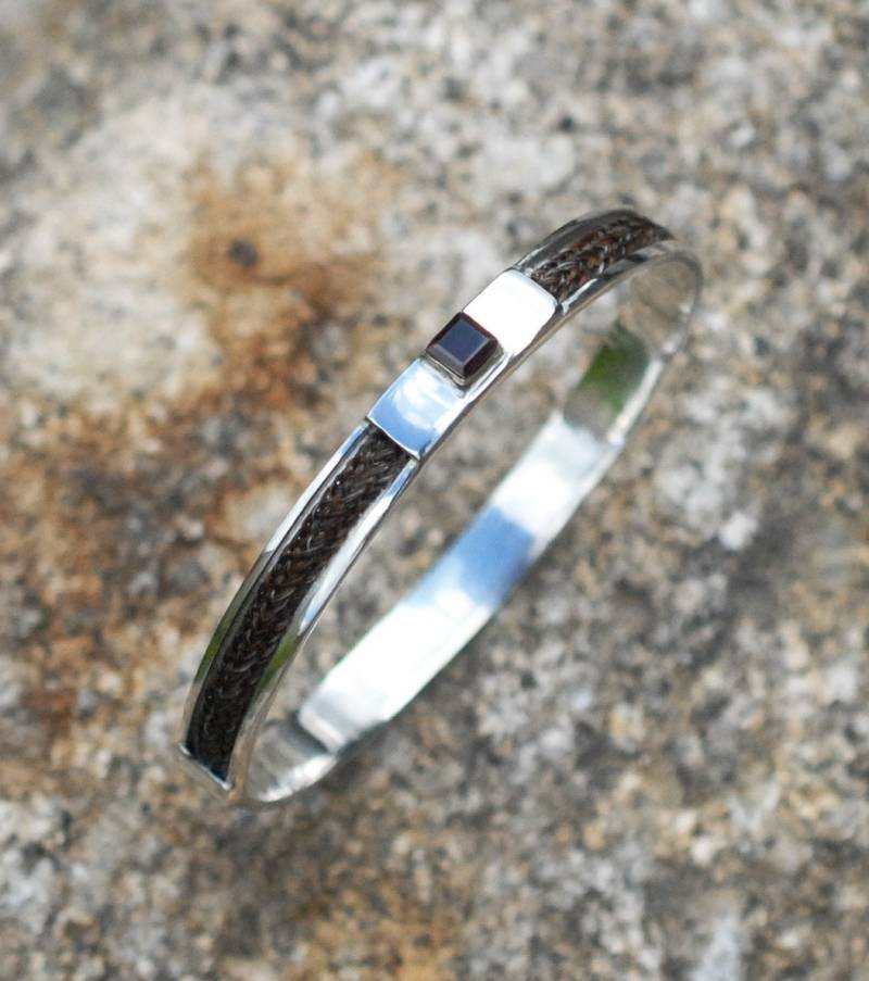 Benutzerdefinierte Rosshaar Armband, Sterling Silber 9Ct Gold Pferdhaar Armreif, Haustier Pelz Asche Armband Benutzerdefinierte Rosshaar Armband, Sterling Silber 9Ct Gold Pferdhaar Armreif, Haustier Pelz Asche Armband von Enigmahorse