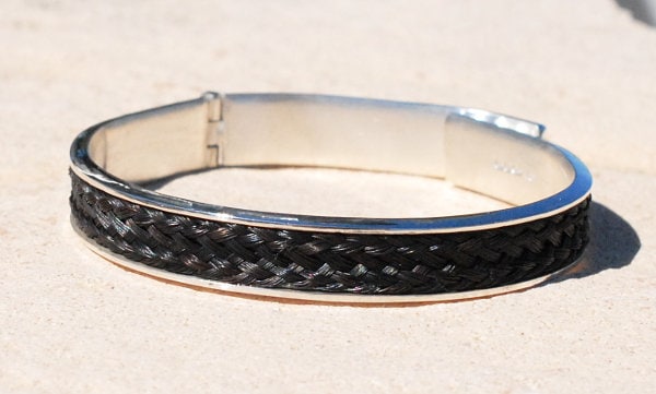 Benutzerdefinierte Rosshaar Armband, Sterling Silber 9Ct Gold Pferdhaar Armreif, Haustier Pelz Asche Armband Benutzerdefinierte Rosshaar Armband, Sterling Silber 9Ct Gold Pferdhaar Armreif, Haustier Pelz Asche Armband von Enigmahorse