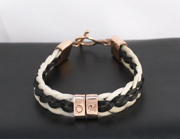 Maßgeschneiderte Pferdehaararmbänder, Gold-Pferdehaarararmband, Rotes Goldenes Pferdehaararmband, Sterling Silbernes Pferdenamen-Armband von Enigmahorse