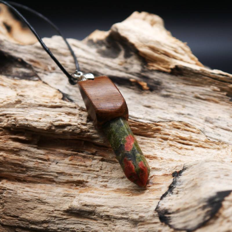 Heilstein Kette Aus Unakit Und Edlem Holz - Anhänger Halsschmuck Schmuck Halskette von Enjearth