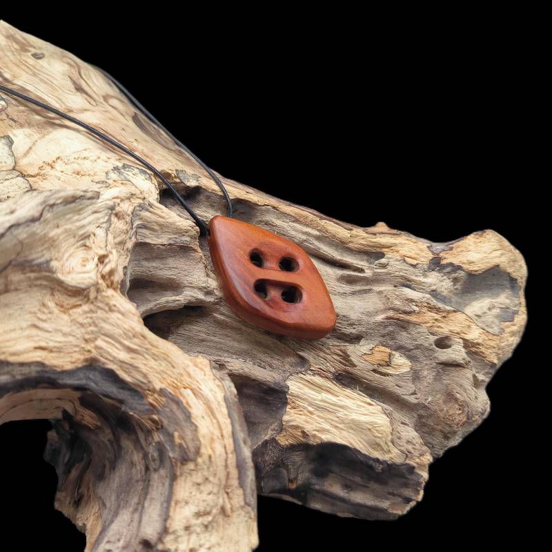 Holzschmuck - Anhänger Halsschmuck Naturschmuck Kette Mit Unikat von Enjearth