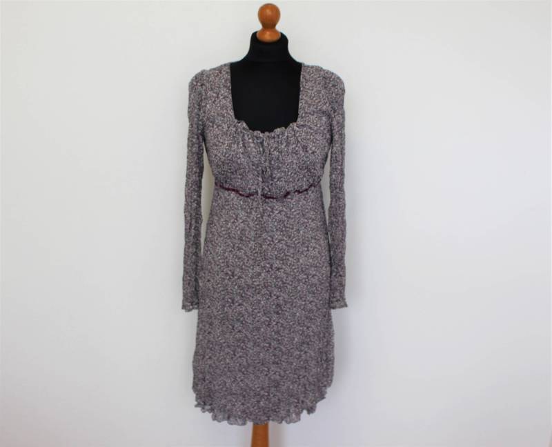 Grau Dirndl Kleid Boho Hippie Grau Lila Bauern Tunika Folk Stil Ampire Taille Feminin Lange Ärmel Mittelgroß Bis Groß von EnjoyMyVintage