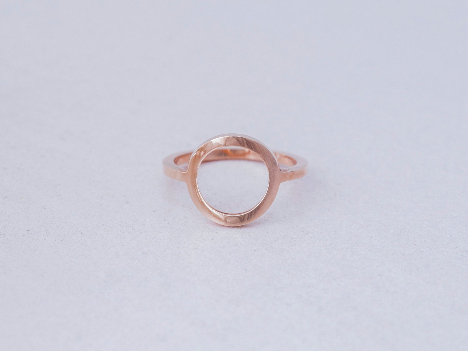 Minimal Offener Runder Ring Aus Rosé Vergoldetem Silber Minimal Offener Runder Ring Aus Rosé Vergoldetem Silber von Enlitho