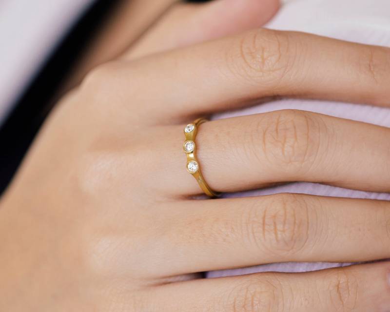 Zierlicher Zirkon Ring Gelb Gold Filled Silber Dünner Stapelring Zierlicher Zirkon Ring Gelb Gold Filled Silber Dünner Stapelring von Enlitho