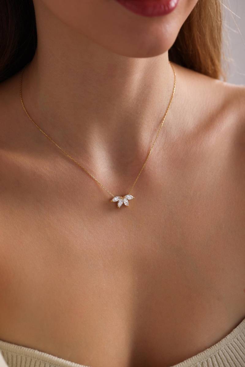 Marquise Diamant Halskette Blütenblatt Geburtsstein Brautschmuck Brautjungfer Geschenk Hochzeitsgeschenk von EnosJewelry