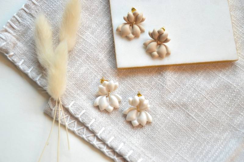 Polymer Clay Ohrringe „Lotusglück" von Enoughtobe
