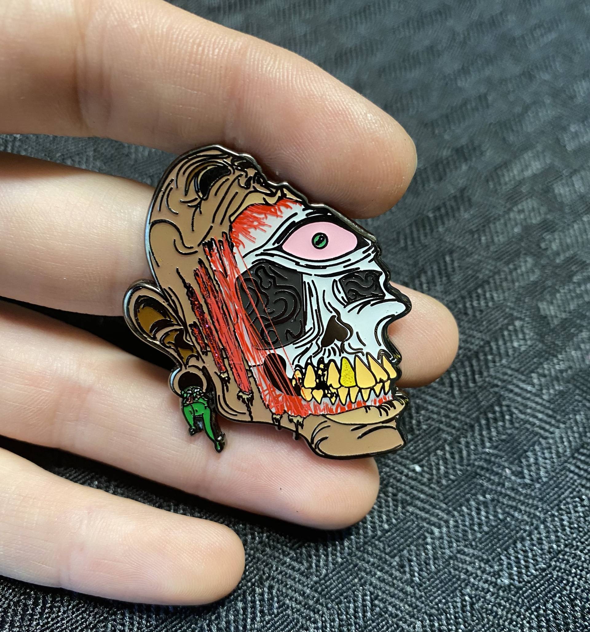 Face Off Original Kunst Hut Pin Face Off Original Kunst Hut Pin von EntheosVibrations