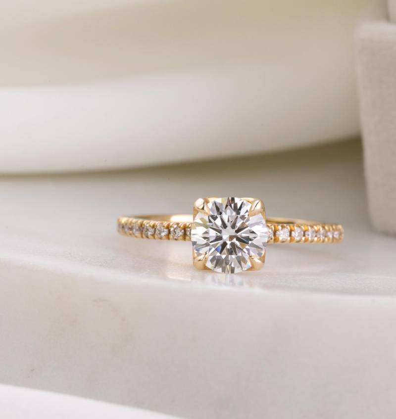 1.12Ct Runder Diamant-Verlobungsring, 14 Karat Gold Großer Diamant, Einzigartiges Diamantband Mit Diamantpave, Alternativer Eingriff, Igi von EnveroJewelry