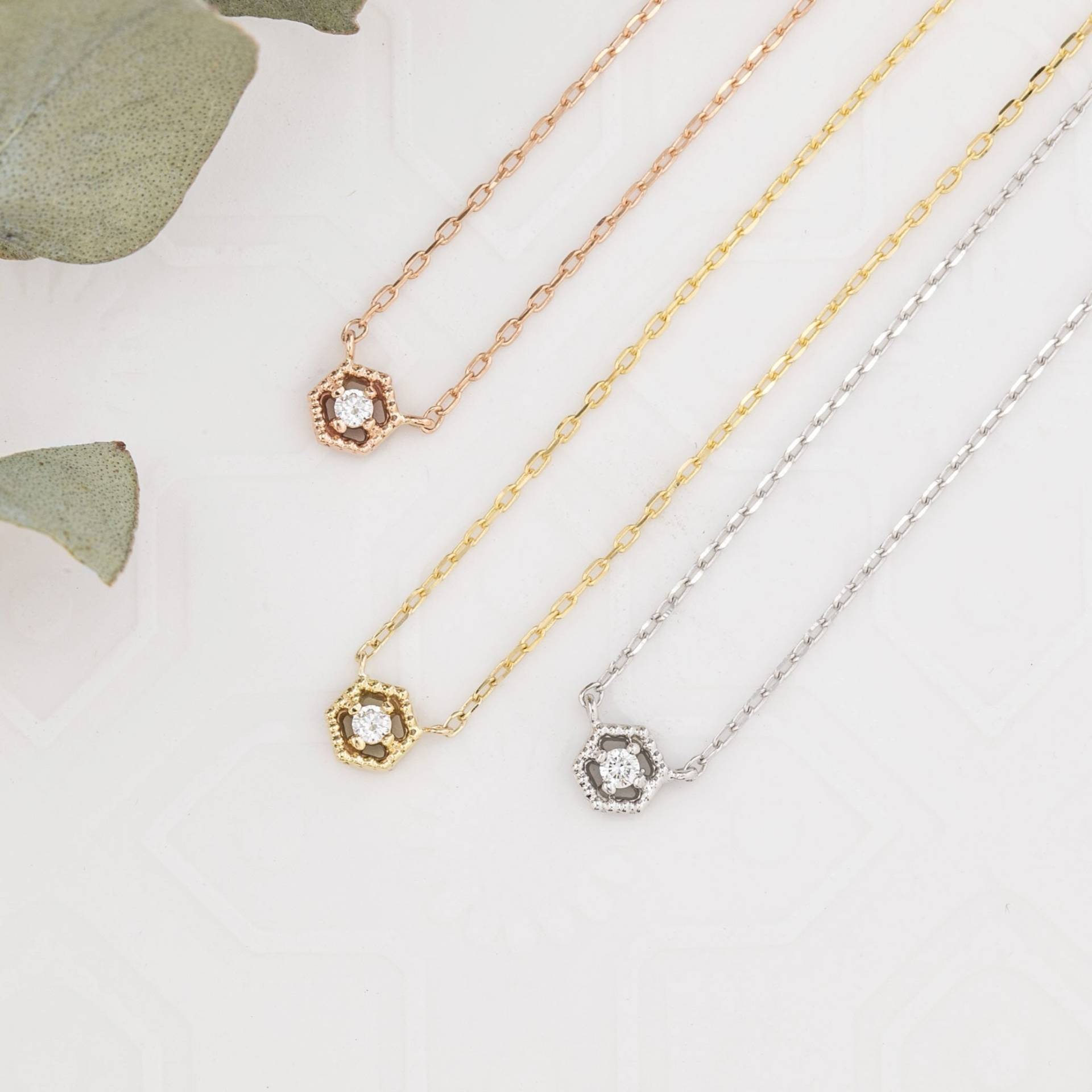 14K Gold Diamant Halskette, Floating-Halskette, Kleine Diamant-Halskette, Hexagon Roségold, Weißgold von EnveroJewelry