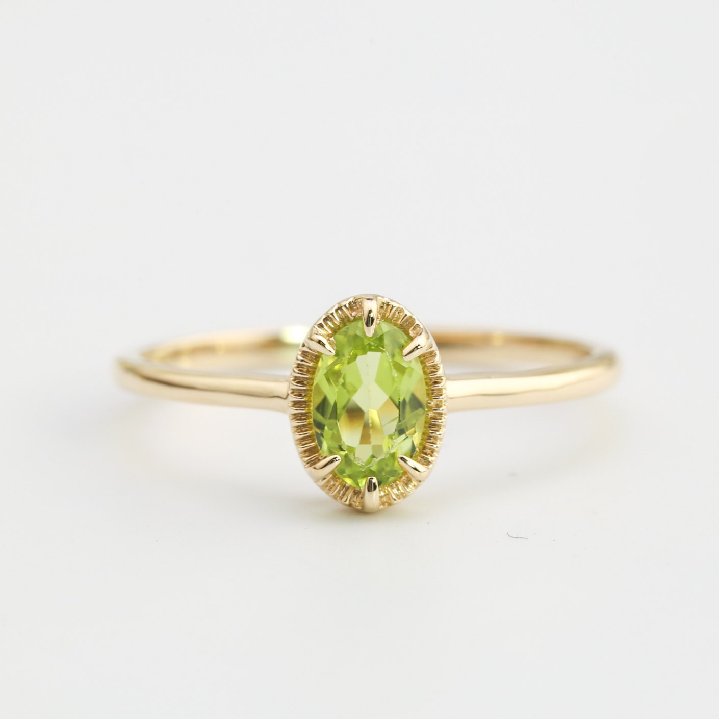 14K Gold Peridot Ring, Ovaler Stein August Geburtsstein, Geschenk Für Sie, Echter Grüner von EnveroJewelry