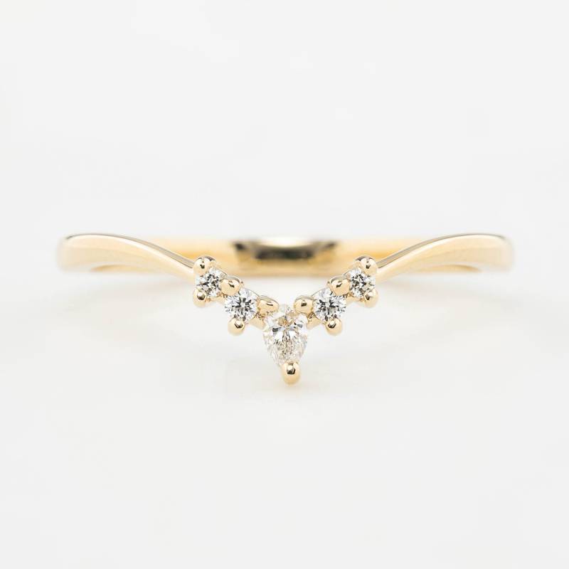 Diamant Gebogener Diamantring Im Birnenschliff, Einzigartiger Ehering, V-Förmiger 14K Gold 18K Platin 950 von EnveroJewelry