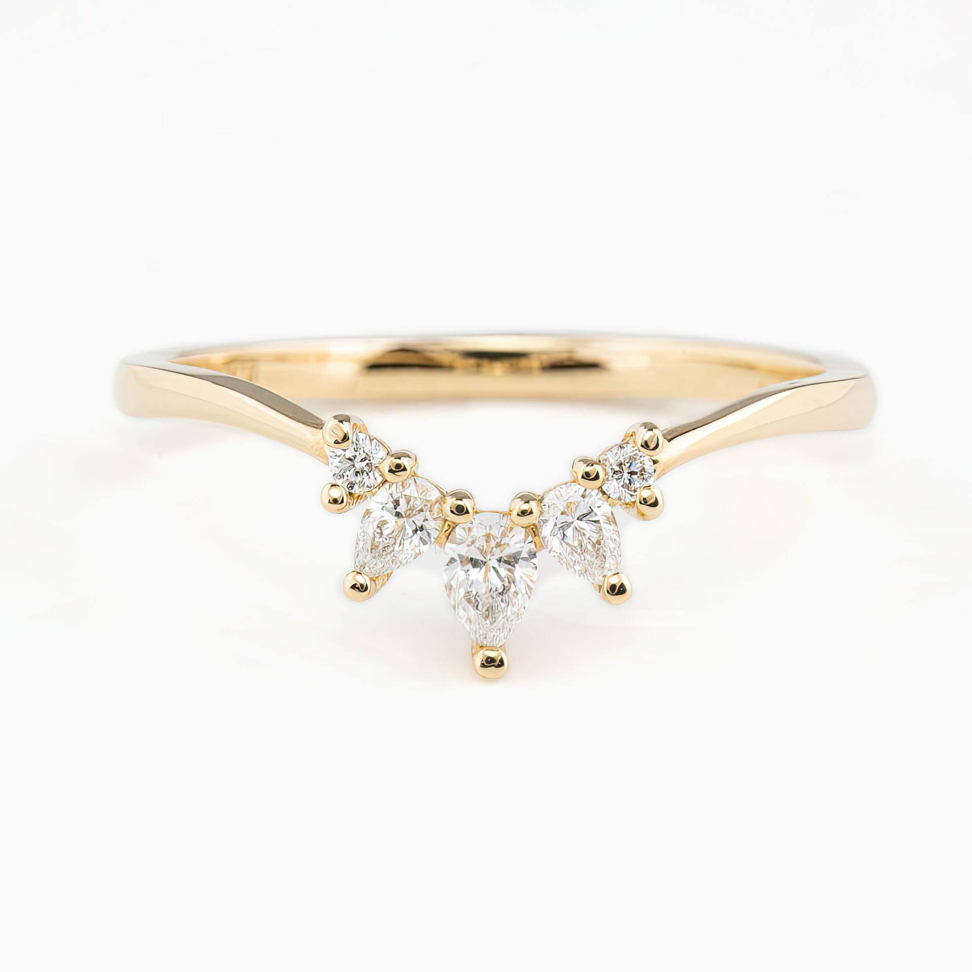 Diamant Gebogener Diamantring Im Birnenschliff, Einzigartiger Ehering, V-Förmiger 14K Gold 18K Platin 950 von EnveroJewelry