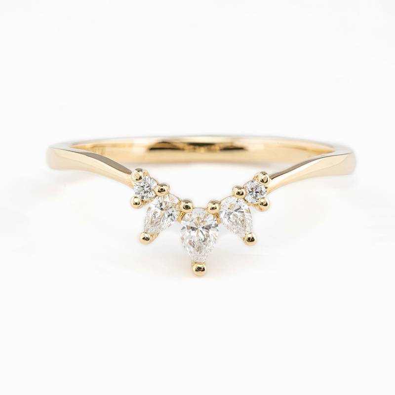 Diamant Gebogener Diamantring Im Birnenschliff, Einzigartiger Ehering, V-Förmiger 14K Gold 18K Platin 950 von EnveroJewelry