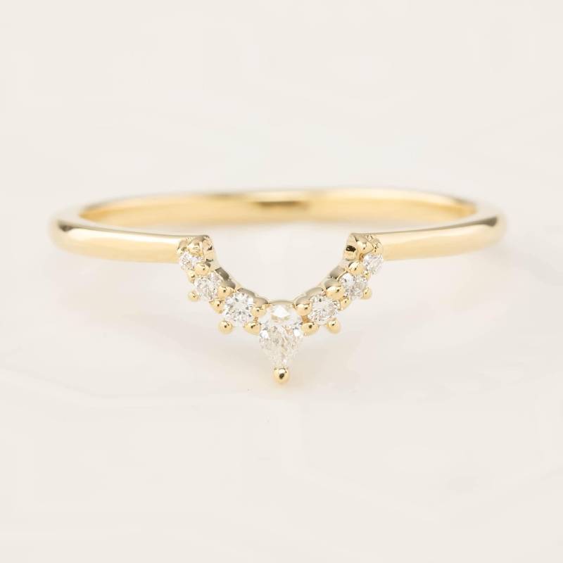 Diamant Gebogener Diamantring Im Birnenschliff, Einzigartiger Ehering, V-Förmiger 14K Gold 18K Platin 950 von EnveroJewelry