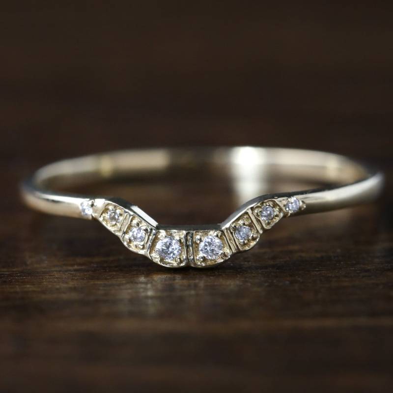 Geschwungener Diamant Ehering, 585Er Gold, Rotgold, Weißgold, Art Deco Inspirierter Hochzeit Ring, Einzigartiger Ehering von EnveroJewelry