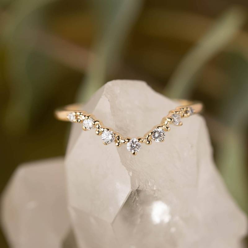 Norah's Tiara Ring, Diamant Nesting Geschwungene Form Ehering, Einzigartiger Zarter Zierlicher 585 Gold, Roségold, Weißgold von EnveroJewelry
