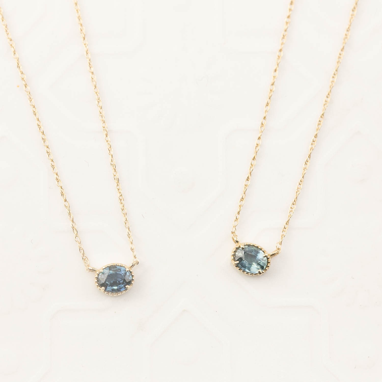 Oval Natürlicher Saphir Solitär Halskette, Blau Grüner Saphir, September Birthstone Schmuck 14K Gold von EnveroJewelry