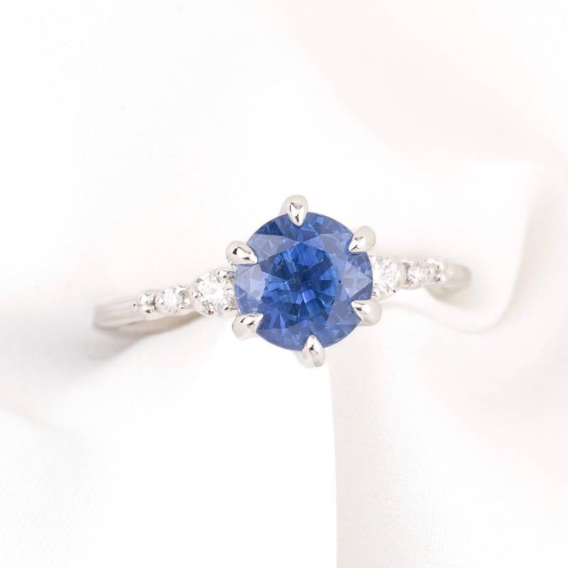 Über 2Ct Saphir-Verlobungsring, Runder Verlobungsring, Blauer Großer Runder Saphirring, Einzigartiger Saphir von EnveroJewelry