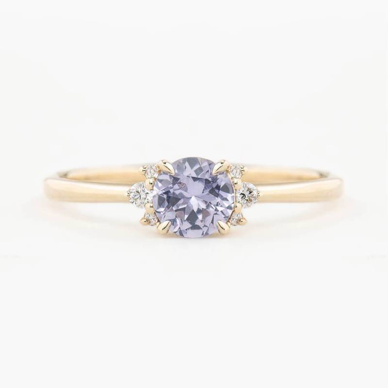 Halber Halo-Ring Umba-Lavendel-Saphir-Diamant-Cluster-Verlobungsring, Halo-Ring, Runder Lavendel-Saphirring von EnveroJewelry