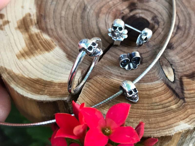 sterling Silber Totenkopf Schmuckset Ring, Ohrringe, Anhänger & Kette von EphemeralLegacy