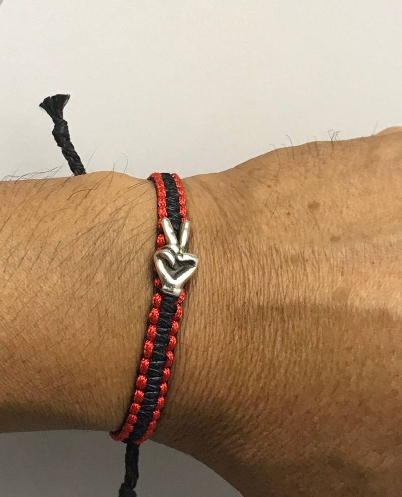 sterling Silber Victory Zeichen Armband Geflochtener Nylon Freundschaftsschmuck von EphemeralLegacy