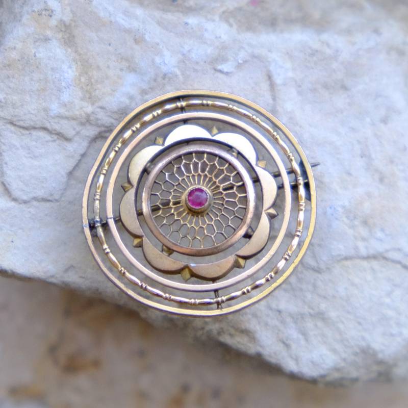 Antique Art Nouveau Gold-Colour & Ruby Glass Paste Brooch - Ca. 1890-1915 Gilded Age Antique Art Nouveau Gold-Colour & Ruby Glass Paste Brooch - Ca. 1890-1915 Gilded Age von EpochsofFashionShop