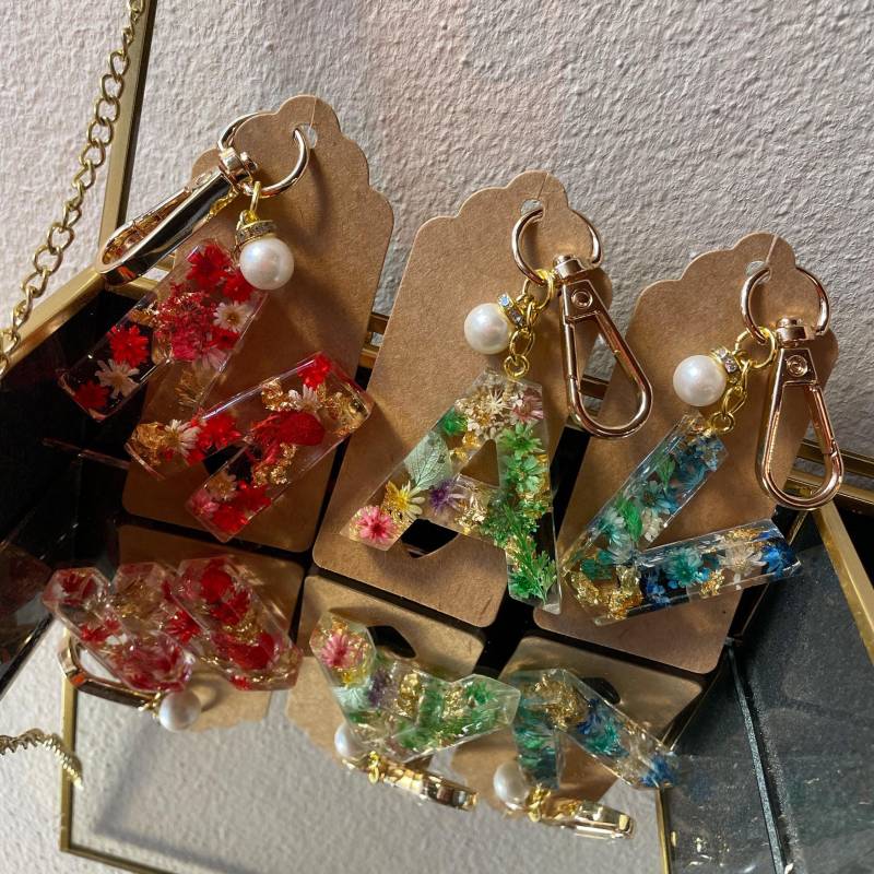 Schlüsselanhänger Von A - Z, Mit Echten Blüten, Personalisiert Aus Kunstharz von EpoxyKunstwelt