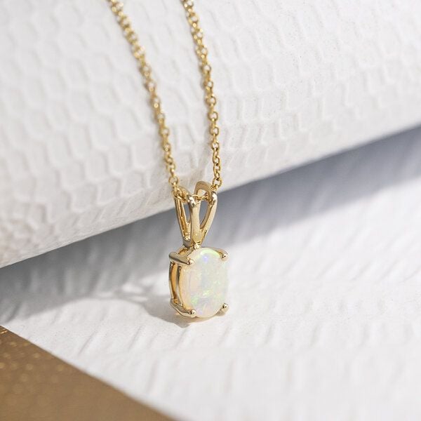 Eppi Anhänger mit einem ovalen Opal Elleanor von Eppi