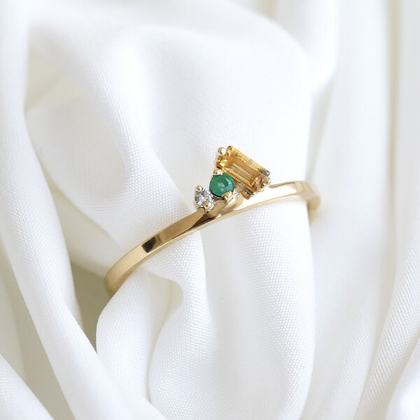 Eppi Cluster-Ring aus Gold mit Citrin, Smaragd und einem Diamanten Dalit von Eppi