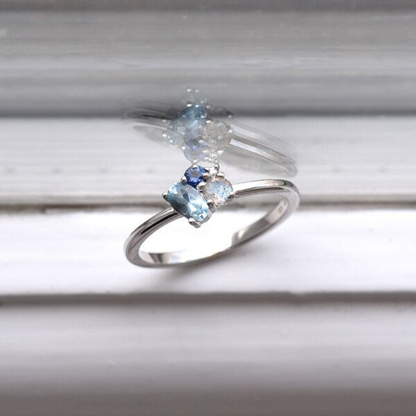 Eppi Cluster-Ring mit Aquamarin, Labradorit, Saphir und Diamant Bluma von Eppi