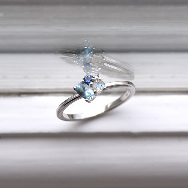 Eppi Cluster-Ring mit Aquamarin, Labradorit, Saphir und Diamant Bose von Eppi