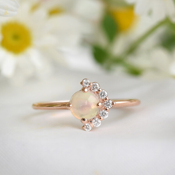 Eppi Goldener Ring mit Opal und Diamanten Ammiel von Eppi