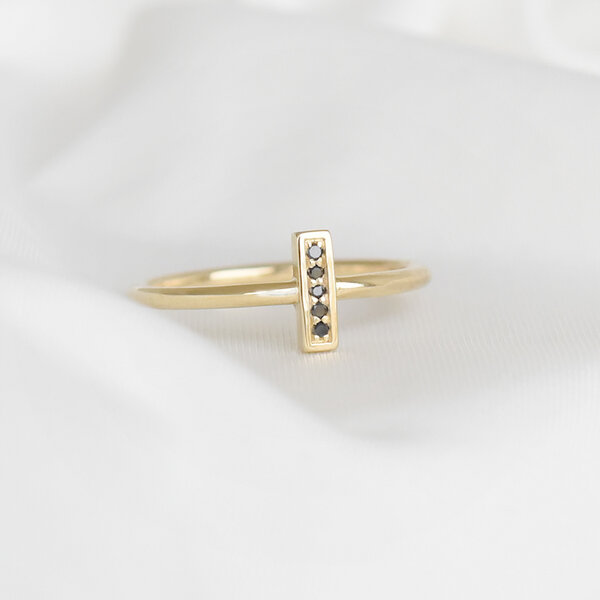 Eppi Goldener Ring mit schwarzen Diamanten Mahir von Eppi