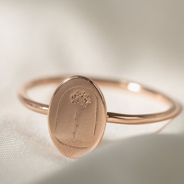 Eppi Ovaler Ring aus Gold mit der Gravur der Rose aus dem Kleinen Prinz von Eppi