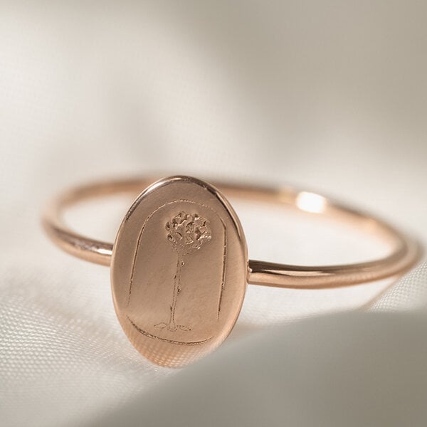 Eppi Ovaler Ring aus Gold mit der Gravur der Rose aus dem Kleinen Prinz von Eppi