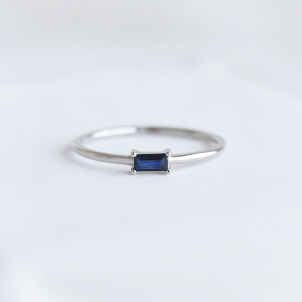 Eppi Ring mit Saphir im minimalistischen Design Koos von Eppi