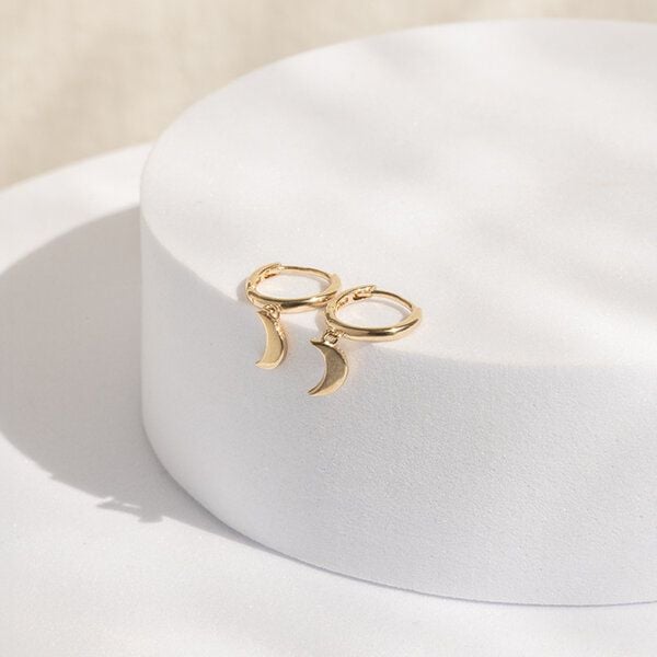 Eppi Runde silberne Ohrringe mit Halbmond Aibek von Eppi