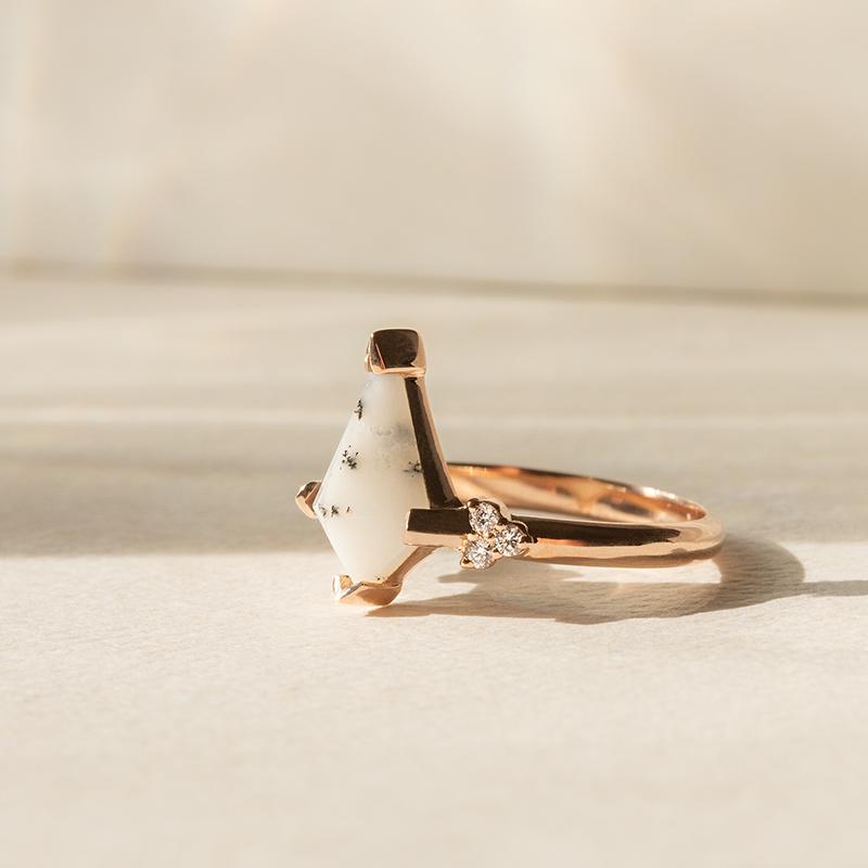 Massiver Goldring Mit Drachenopal | Atemberaubender Statement Ring Seitlichen Diamanten Platinum Promise Weißer Und Grauer Opal von EppiJewelry